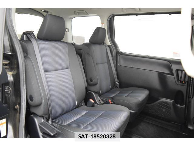 Toyota VOXY 2016-11 7814607-18