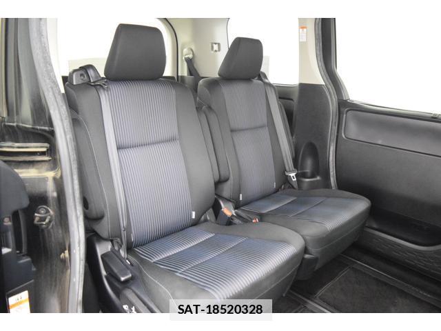 Toyota VOXY 2016-11 7814607-19