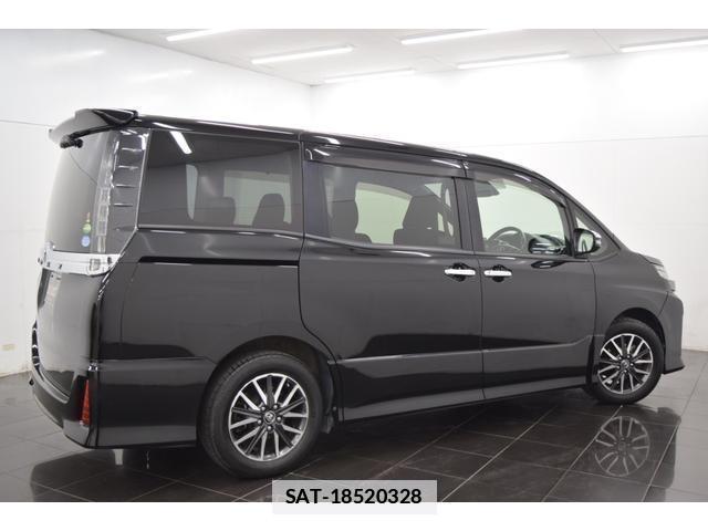 Toyota VOXY 2016-11 7814607-8