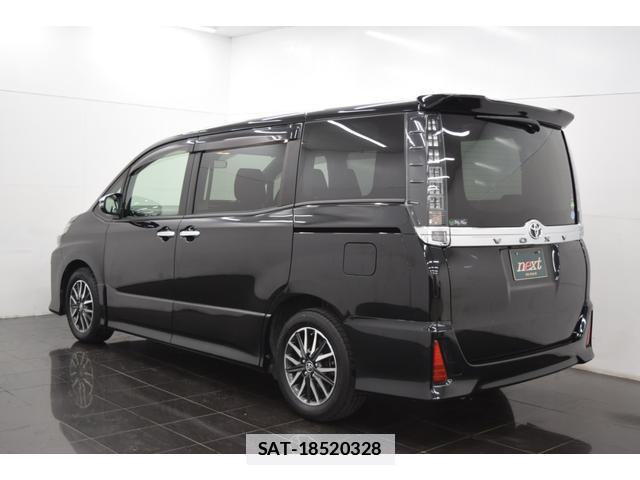 Toyota VOXY 2016-11 7814607-9