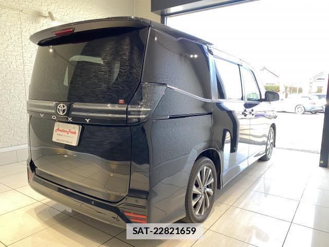 Toyota VOXY 2023-02 7814633-1