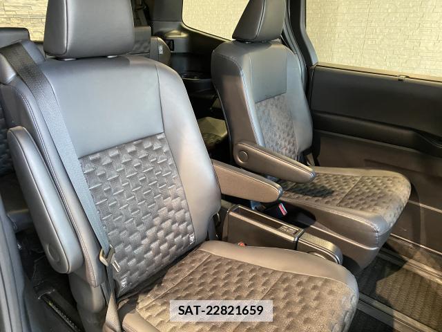 Toyota VOXY 2023-02 7814633-17