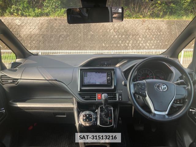 Toyota VOXY 2017-10 7814688-1