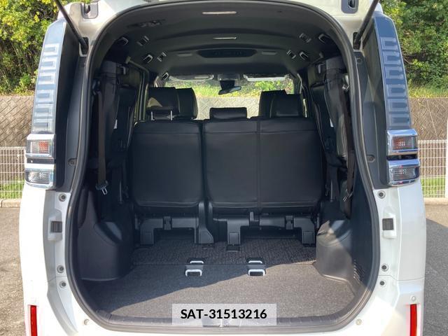 Toyota VOXY 2017-10 7814688-14