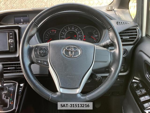 Toyota VOXY 2017-10 7814688-15