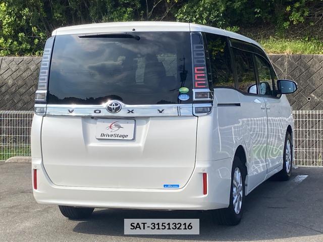Toyota VOXY 2017-10 7814688-3