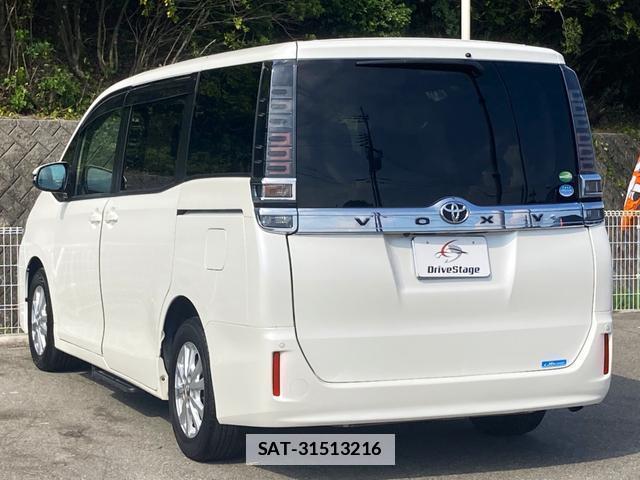Toyota VOXY 2017-10 7814688-4