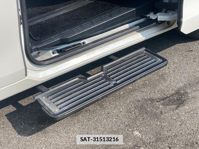Toyota VOXY 2017-10 7814688-8