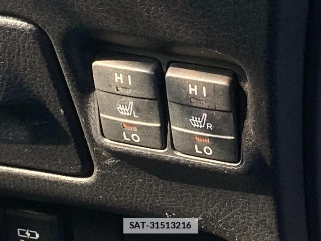 Toyota VOXY 2017-10 7814688-9