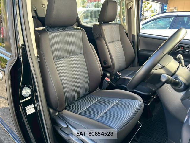 Toyota VOXY 2015-10 7814690-11
