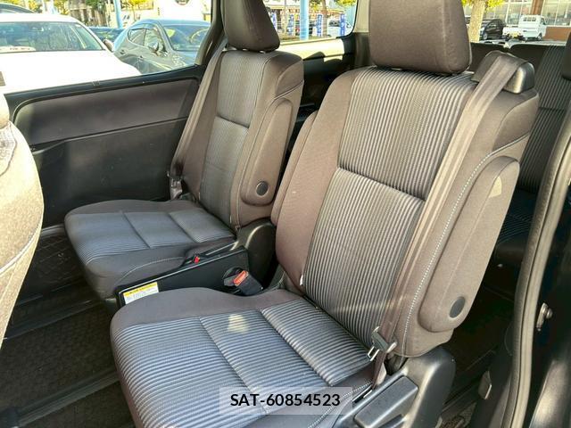 Toyota VOXY 2015-10 7814690-14