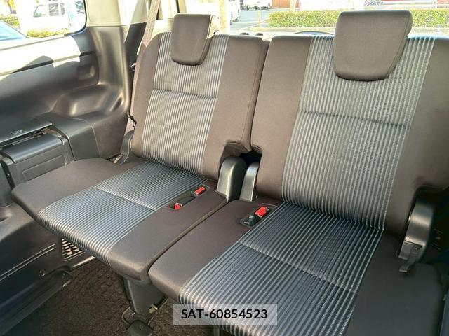 Toyota VOXY 2015-10 7814690-16