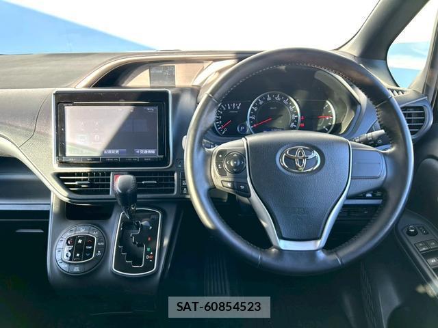 Toyota VOXY 2015-10 7814690-17