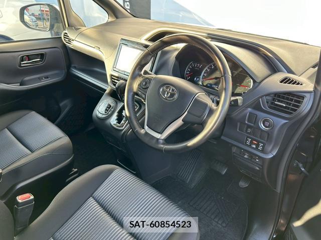 Toyota VOXY 2015-10 7814690-9