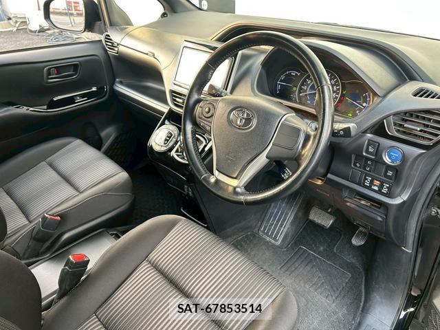 Toyota VOXY 2017-10 7814693-10
