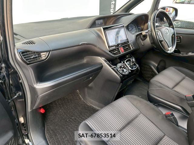 Toyota VOXY 2017-10 7814693-11