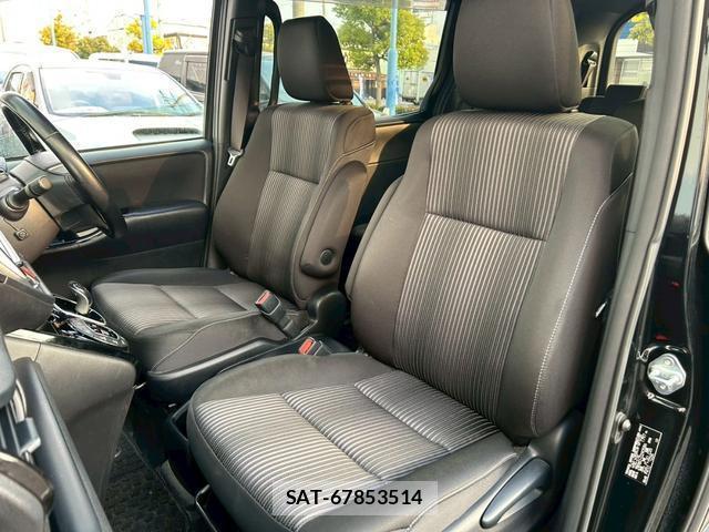 Toyota VOXY 2017-10 7814693-12