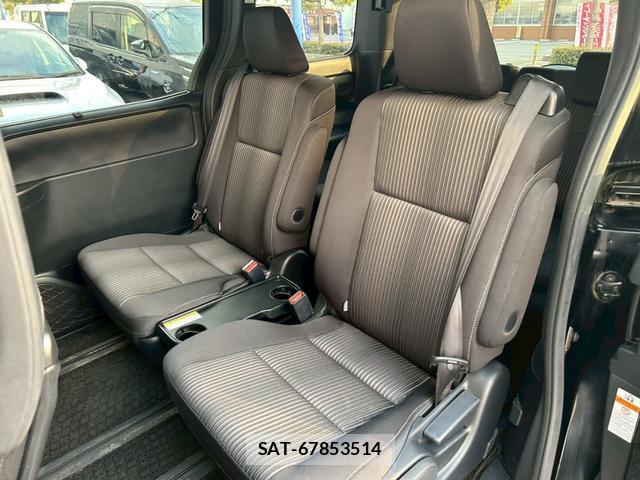 Toyota VOXY 2017-10 7814693-13