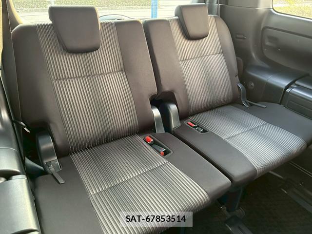 Toyota VOXY 2017-10 7814693-14