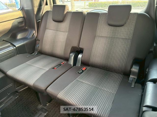 Toyota VOXY 2017-10 7814693-15