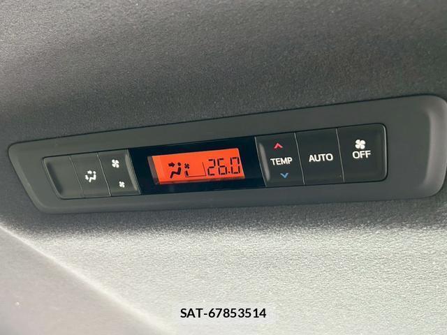 Toyota VOXY 2017-10 7814693-17