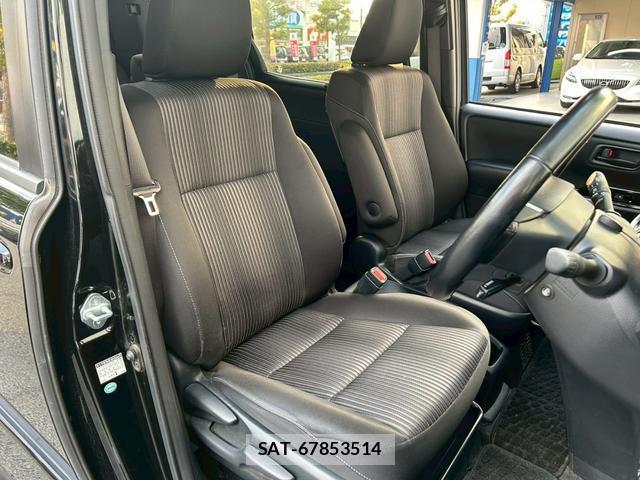 Toyota VOXY 2017-10 7814693-5