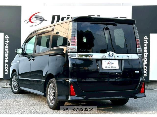 Toyota VOXY 2017-10 7814693-9