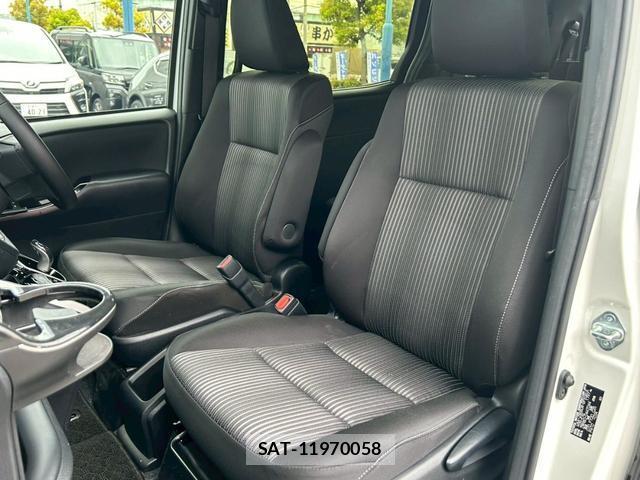 Toyota VOXY 2020-03 7814703-12