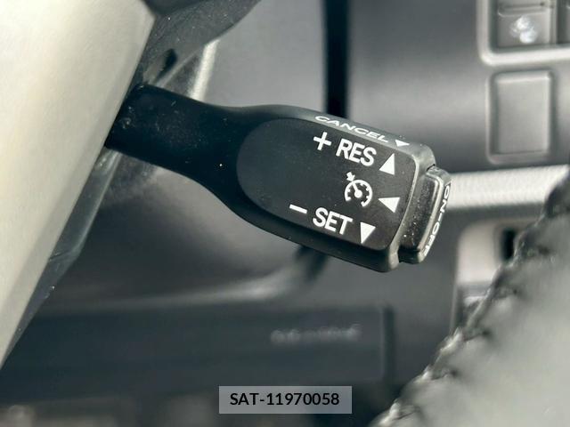 Toyota VOXY 2020-03 7814703-17