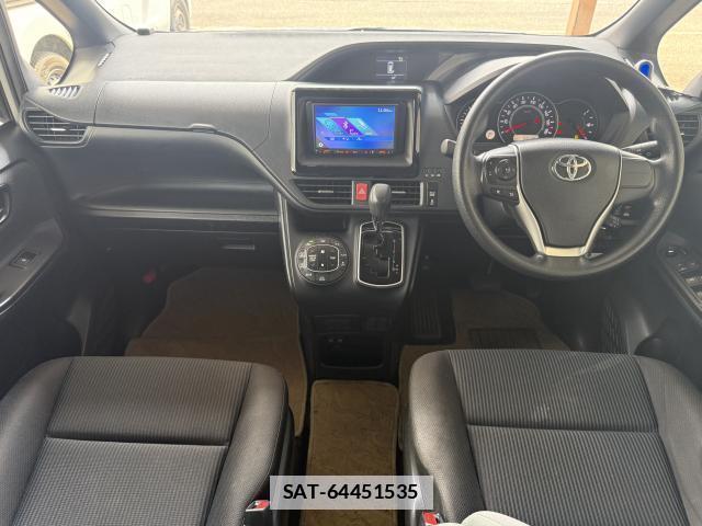 Toyota VOXY 2019-02 7815270-1
