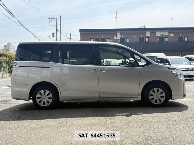 Toyota VOXY 2019-02 7815270-15