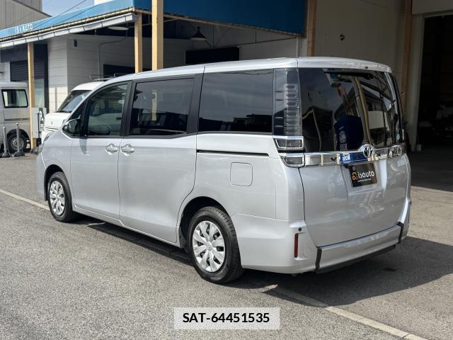 Toyota VOXY 2019-02 7815270-17