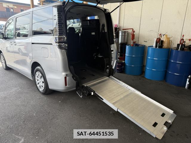 Toyota VOXY 2019-02 7815270-19