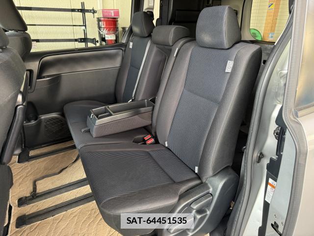 Toyota VOXY 2019-02 7815270-3