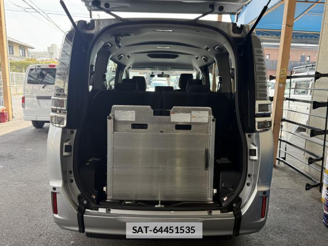 Toyota VOXY 2019-02 7815270-6