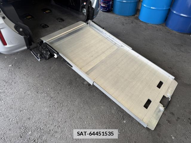 Toyota VOXY 2019-02 7815270-7