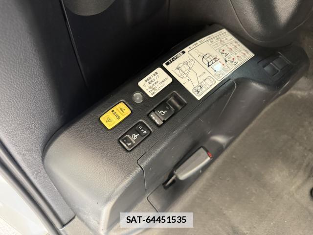 Toyota VOXY 2019-02 7815270-8