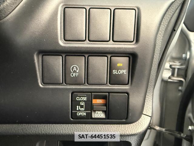 Toyota VOXY 2019-02 7815270-9
