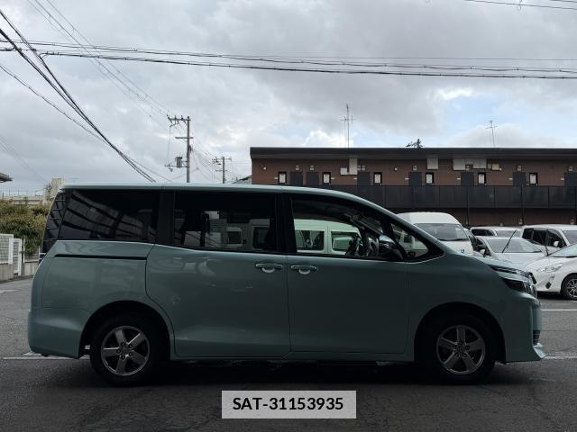 Toyota VOXY 2016-06 7815272-14