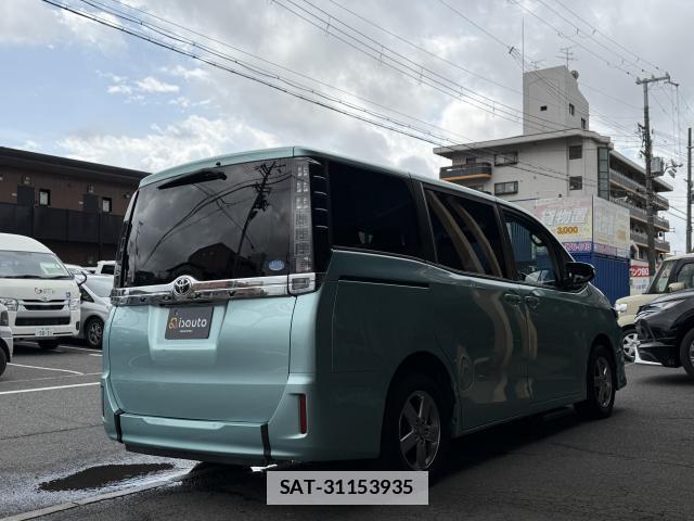 Toyota VOXY 2016-06 7815272-15
