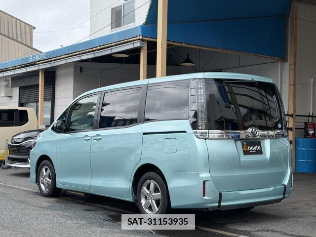 Toyota VOXY 2016-06 7815272-16