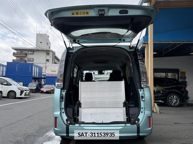 Toyota VOXY 2016-06 7815272-18
