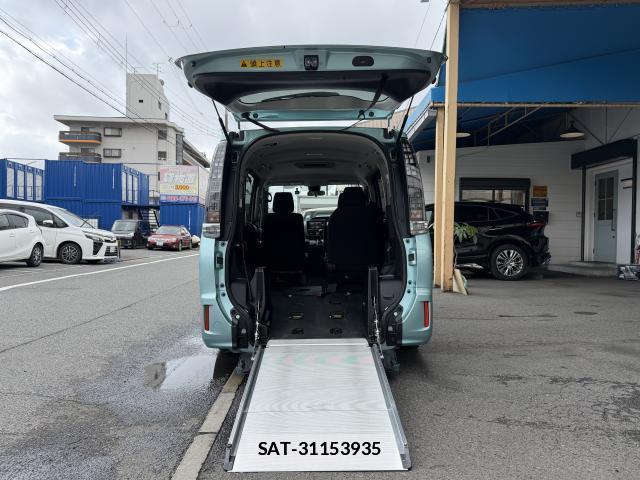 Toyota VOXY 2016-06 7815272-19