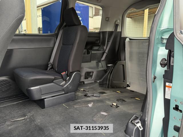 Toyota VOXY 2016-06 7815272-3