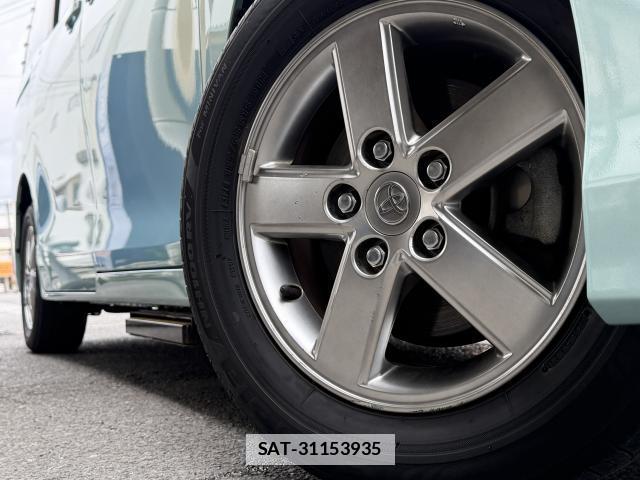 Toyota VOXY 2016-06 7815272-4