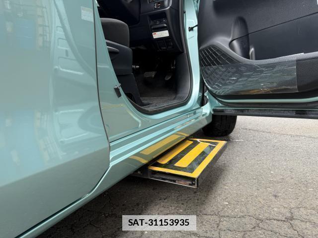 Toyota VOXY 2016-06 7815272-5