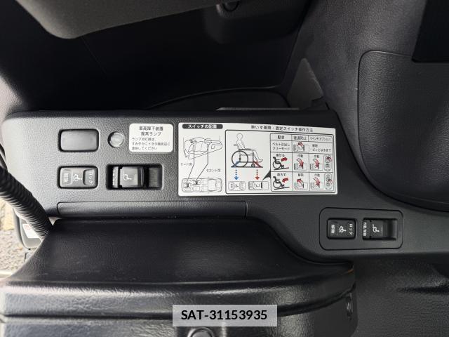 Toyota VOXY 2016-06 7815272-6