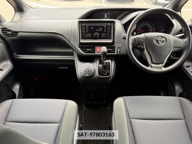 Toyota VOXY 2018-10 7815281-1