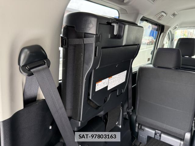 Toyota VOXY 2018-10 7815281-10