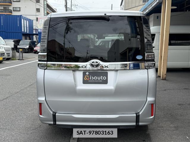 Toyota VOXY 2018-10 7815281-14